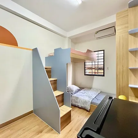 Duy Tan House - Local Modern Colorful Alley Stay, Near Center